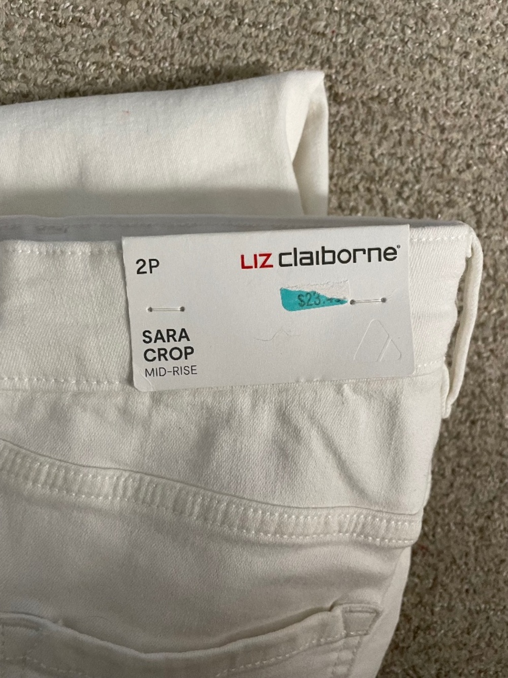 Liz Claiborne Sara white denim crops 2P NWT